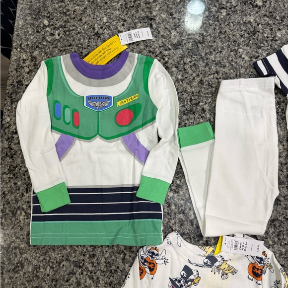 Gap Pajama Bundle - 2T - Picture 4 of 6